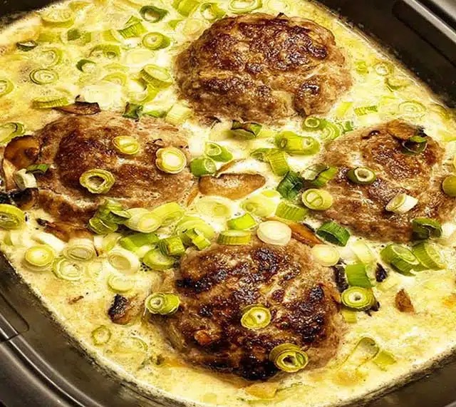 Pečené karbanátky v smetanové omáčce – recept