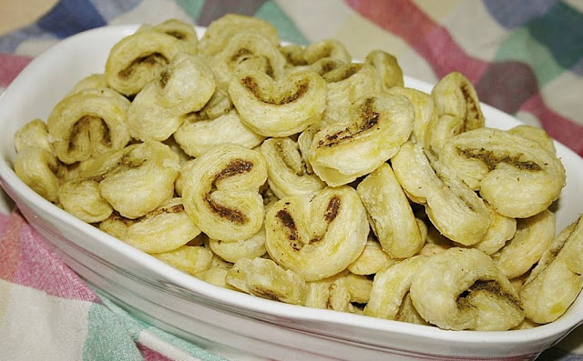 Slaninové rohlíčky s pestem