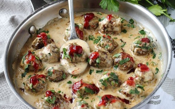 Hackbällchen in cremiger Champignon-Soße