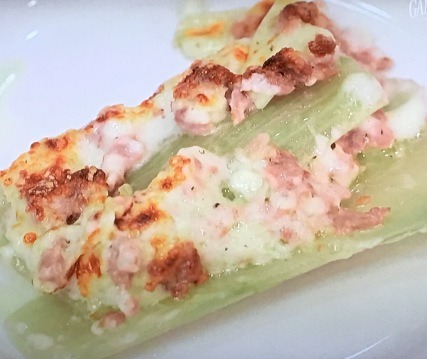 Gobbi- nebo Cardi-klobása a bešamel