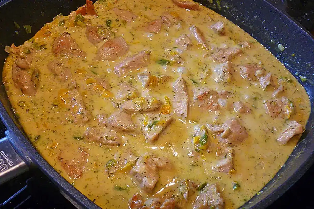 Kousky masa s medovo-hořčičnou omáčkou