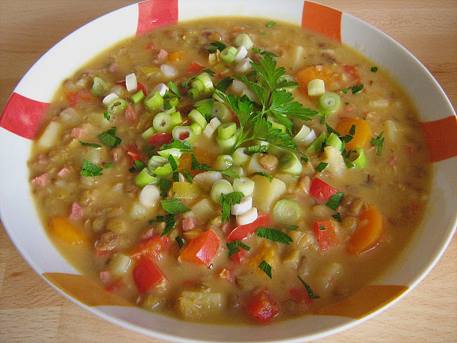 Pikantní čočková polévka s kari