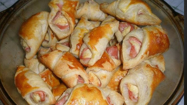 Šunkový sýrový rohlík