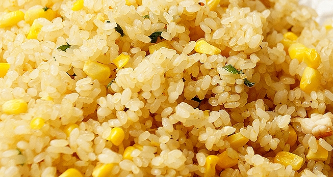 Smažená rýže s kukuřicí