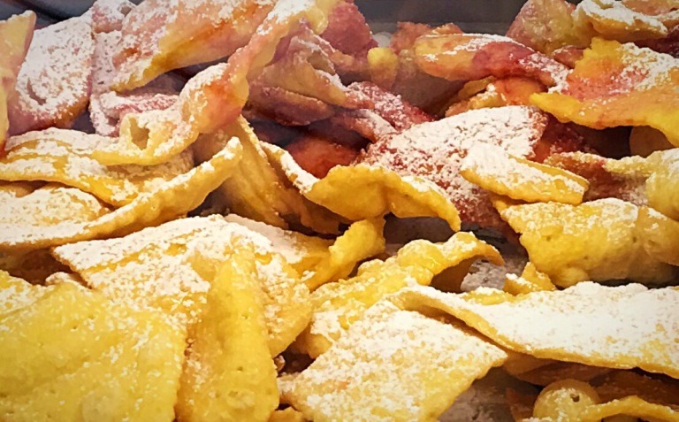 Typické karnevalové pečivo