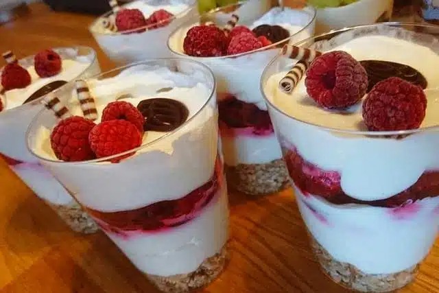 Recept na dezert s mascarpone, malinami a tvarohem