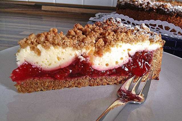 Švestkový tvarohový koláč