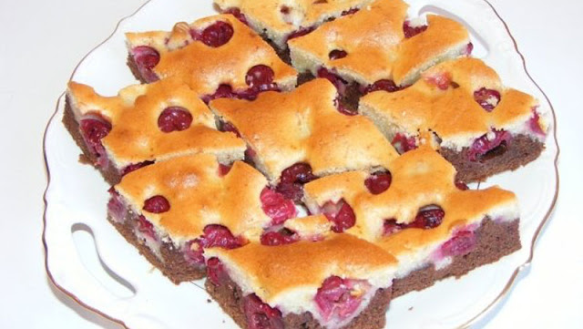 Koláč s třešněmi a kakaem