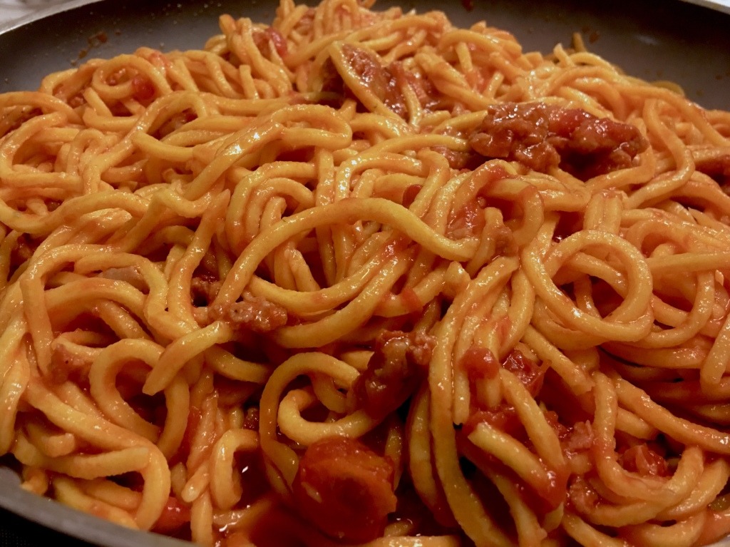 Spaghetti alla Gitarre s masovým ragú