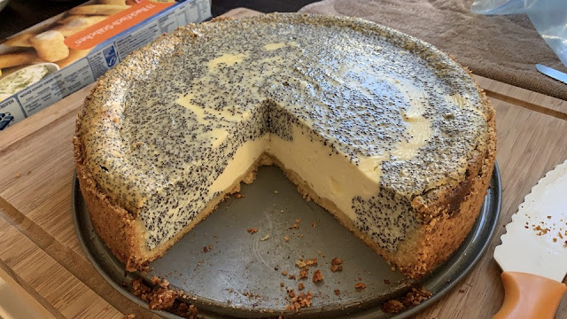 Makový tvarohový koláč s těstovinami