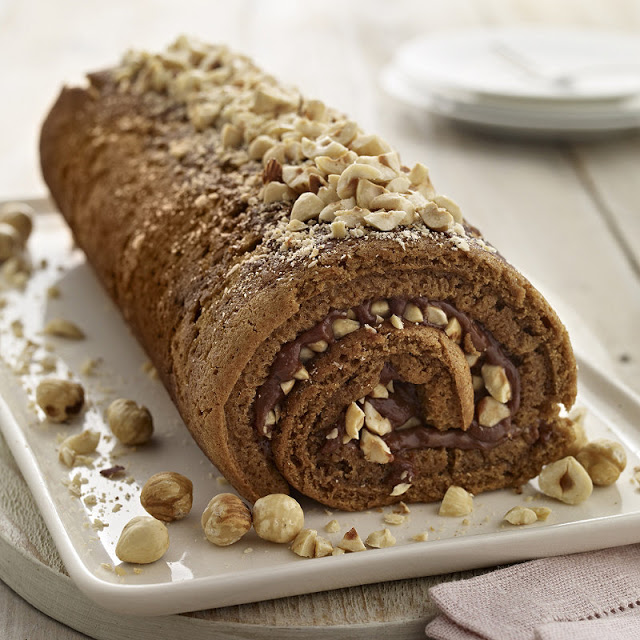 Banánová roláda s Nutellou a oříšky