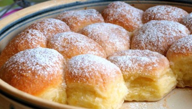 Kynuté buchty s tvarohovou náplní