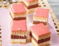 Barevné, jednoduše připravené punčové řezy