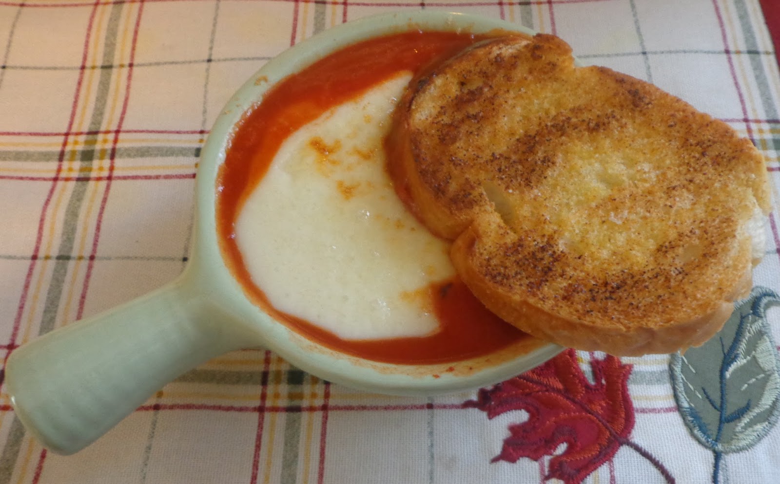 Čerstvá a zavařená rajčatová polévka