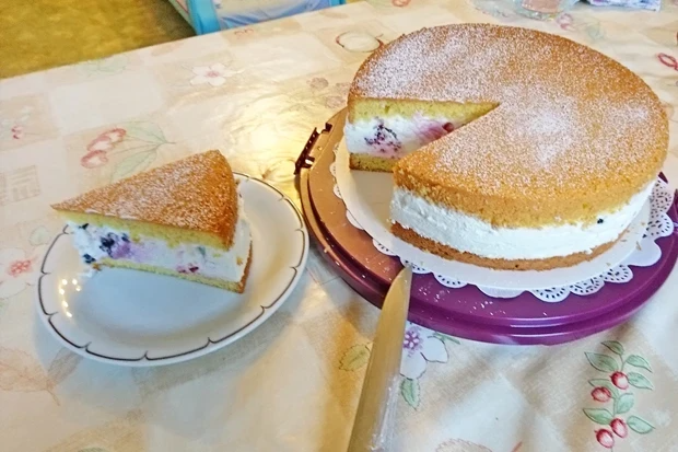 Jogurtový dort s ovocem