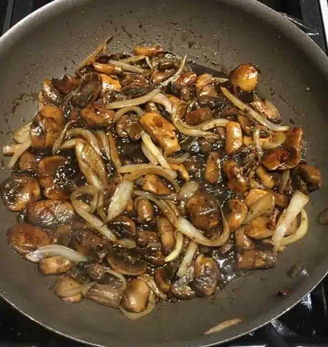 Restované houby s česnekovým smetanovým dipem nebo aliolí