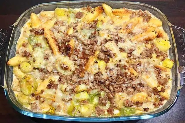 Zapečené špecle s pórkem a mletým masem – jednoduchý a chutný recept i pro děti