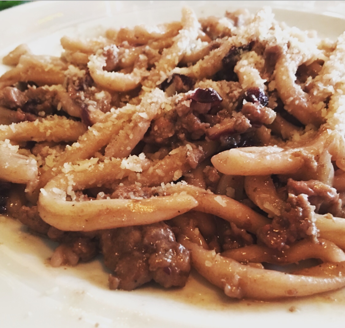 Strozzapreti, radič a klobása