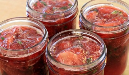 Jahodovo-bazalková marmeláda