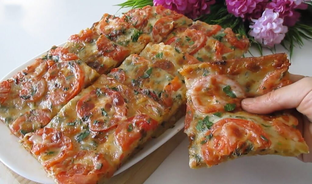 Jedna pánev nestačila, moje rodina zešílela poté, co ochutnala tuto vydatnou pizzu | Pouze 195 kcal!