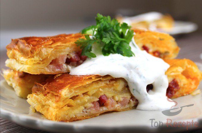 Ultrarýchlá obědová nebo večeřová jídla z listového těsta podle toho, co dům dá.