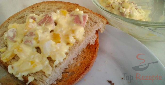 Neobvyklá pomazánka z vajec a chleba