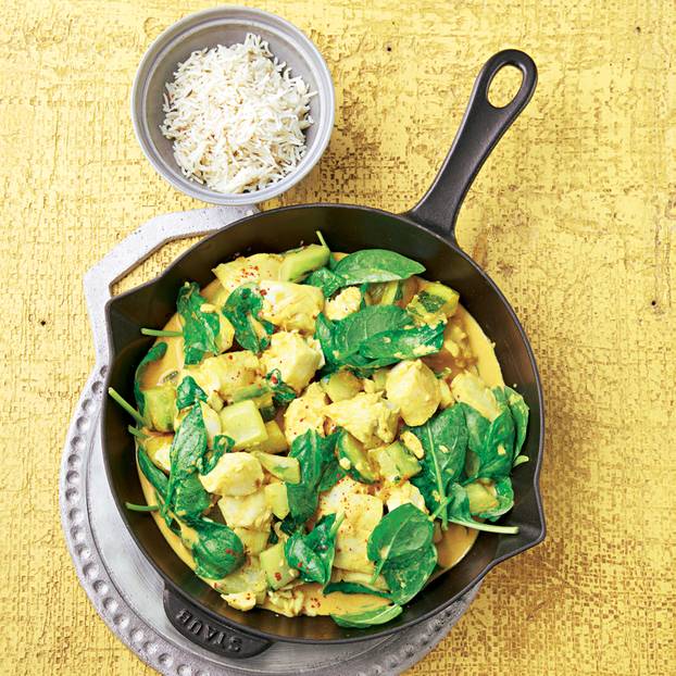 Rybí pánev s okurkami na smetaně