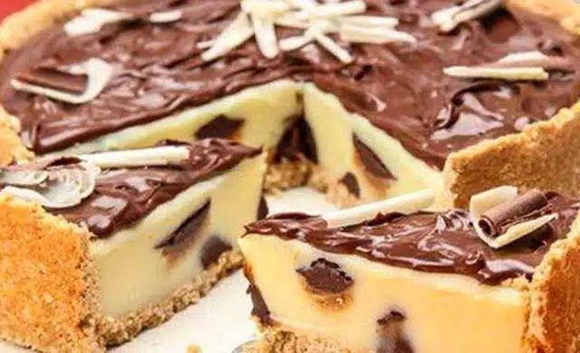 Tvarohový dort s Kinder čokoládou a vanilkovým pudinkem – recept