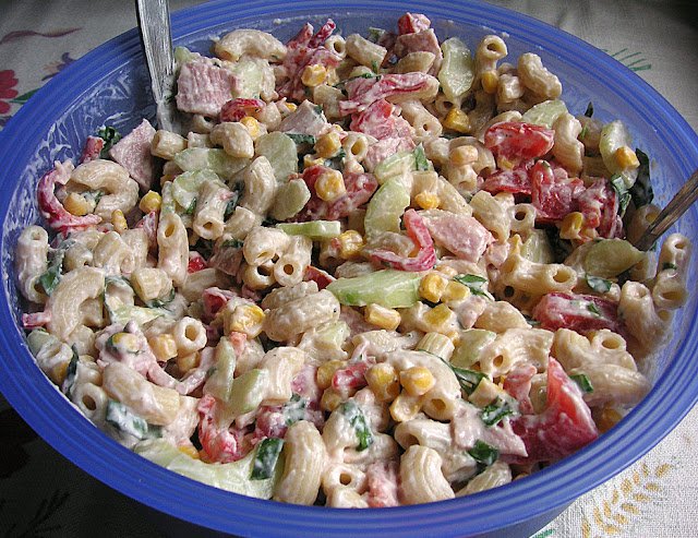 Čerstvý těstovinový salát