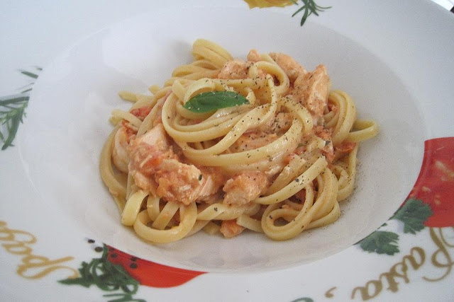 Těstoviny s lososem a smetanovou omáčkou