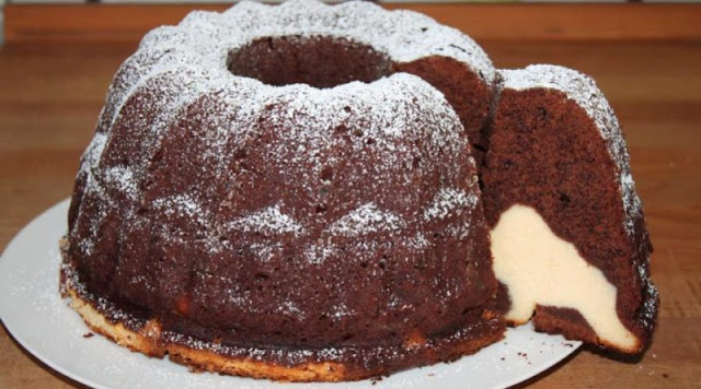 Čokoládový bábovka s krémovým sýrovým srdcem