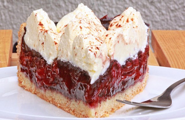 Třešňový dort s červeným vínem