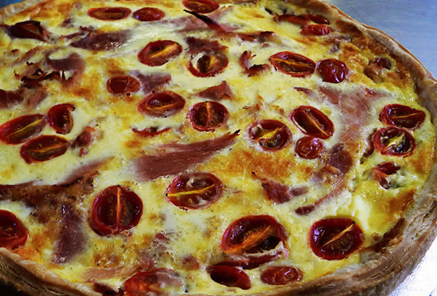 Quiche s třešňovými rajčaty a mascarpone krémem v Thermomixu