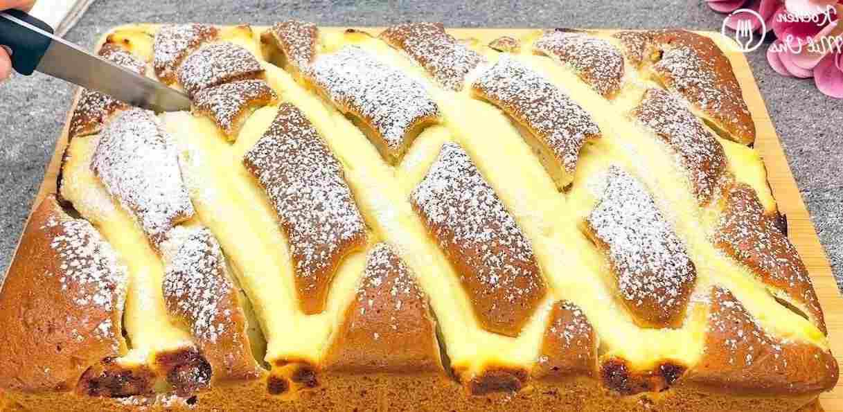 Tvarohový koláč z plechu, který dokonale návykový!