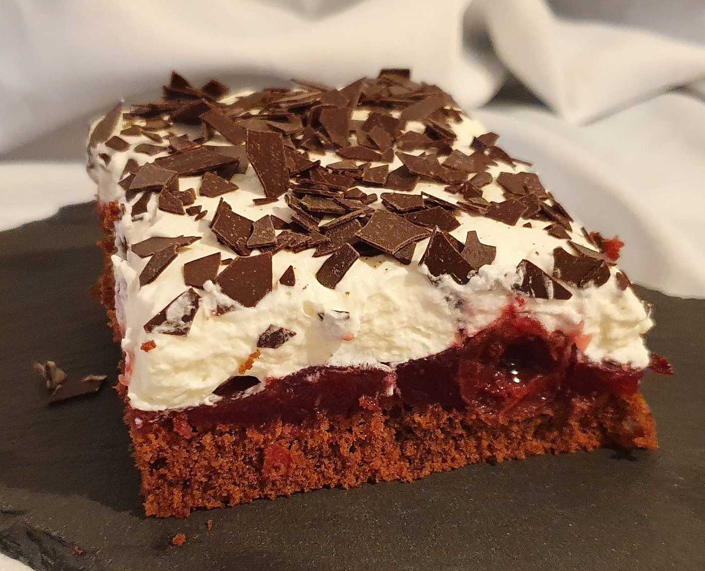 Černoleská třešňová bublanina z plechu