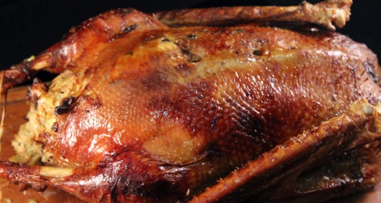 Martinská husa s chutnou náplní z jablek a rohlíku