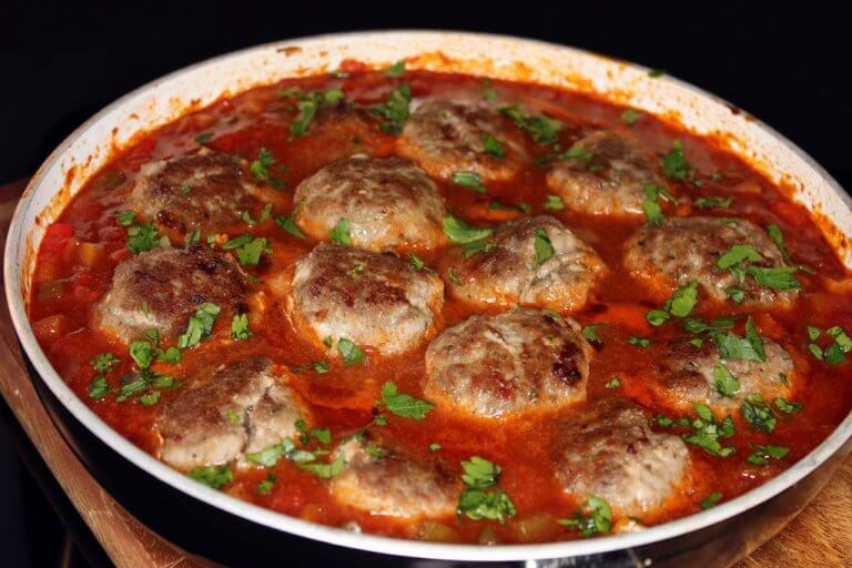 Španělské masové kuličky v pikantní omáčce