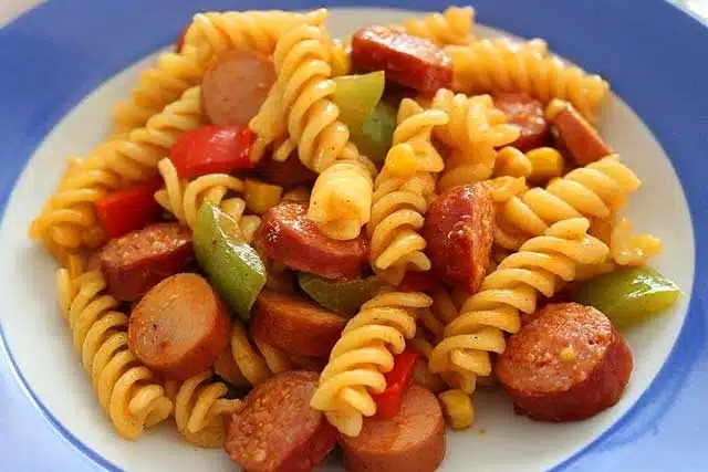 Recept na uzenářskou těstovinovou pánev, která zasytí!