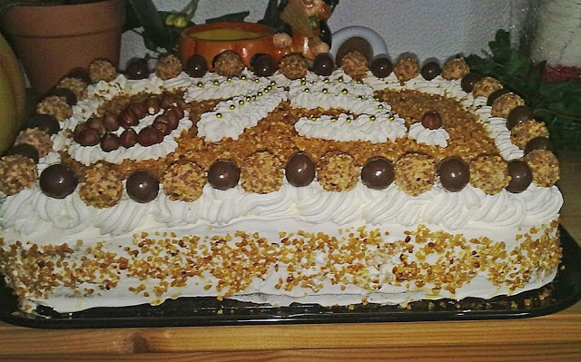 Ořechový krémový dort