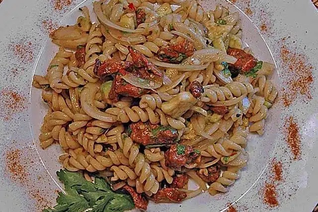 Barevný mexický těstovinový salát – recept