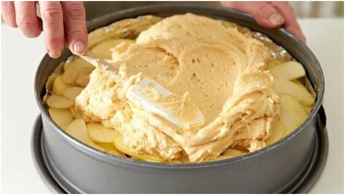 JABLEČNO-ORECHOVÝ KOLÁČ