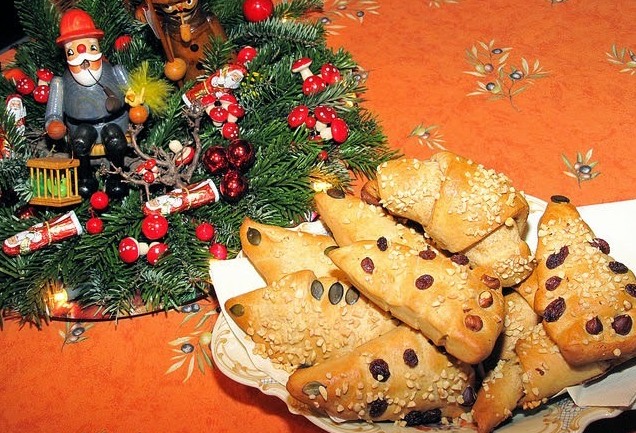 Tannenbaum Brötchen peut être adapté en tchèque comme **„Vánoční rohlíčky“**.