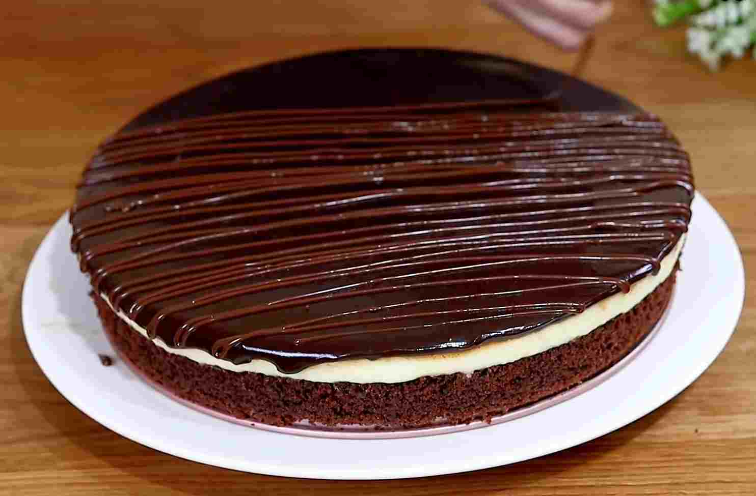 Čokoládový dort s vanilkovým pudinkem