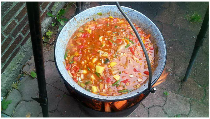 KESSELGULASCH CA 30L VŠECHNY PŘÍSADY, IDEÁLNÍ NA KAŽDOU PÁRTY NEBO OSLAVU