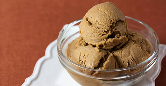 Tak připravíte kávovou zmrzlinu ze 3 surovin bez použití přístroje