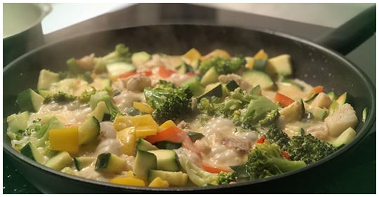 Nízkosacharidová ryba se zeleninou a kokosovým mlékem