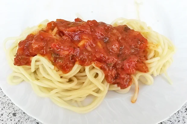 Italská rajčatová omáčka s těstovinami