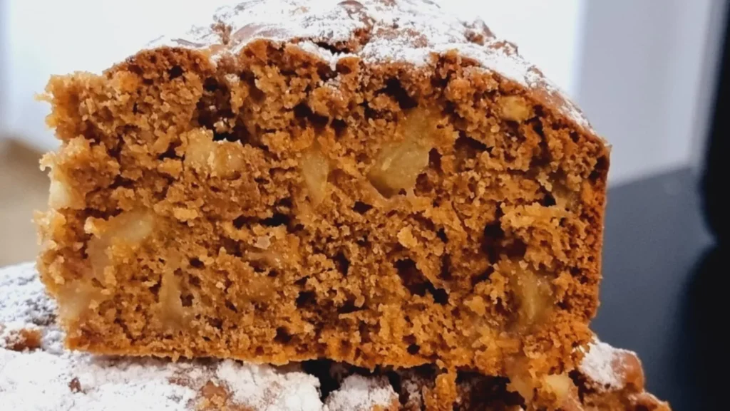 Moje tchyně pekla v neděli tento perníkový jablečný koláč pro mého tříletého syna – po prvním kousku chtěl víc!