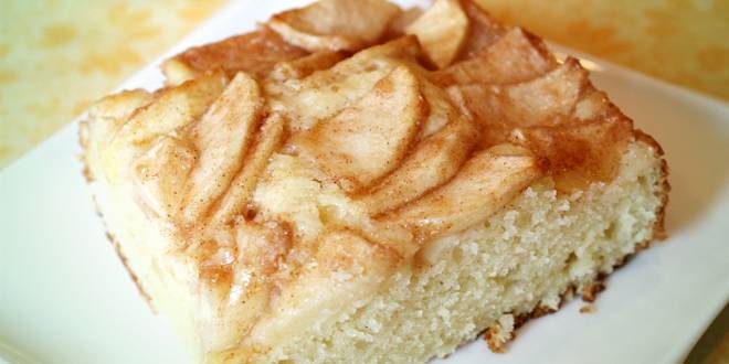 Nízkosacharidový jablečný tvarohový koláč bez alkoholu