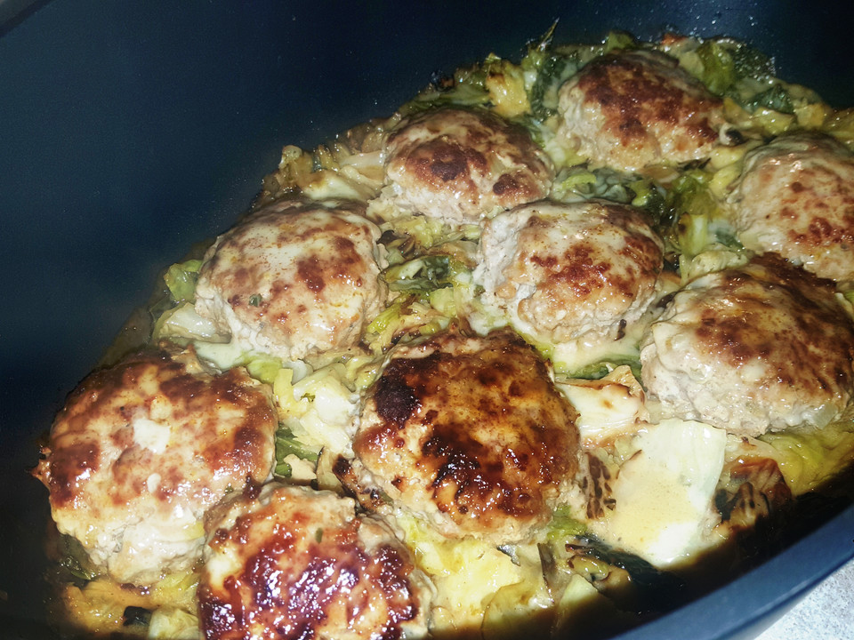 Hrnec s bílým zelím